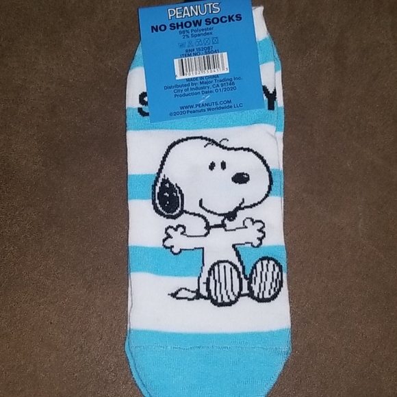 4 for $18 Peanuts Snoopy socks - Picture 2 of 3